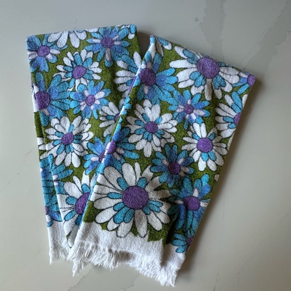 Daisy Floral Vintage Bath Towel Set of Two - Green, Blue, Purple - Picture 3 of 6